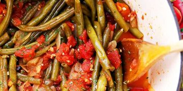 Geschmorte grüne Bohnen und Tomaten