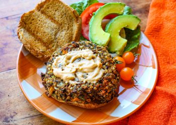 Würzige Süßkartoffel -Sorghum -Gemüse -Burgers
