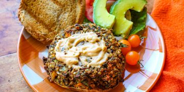Würzige Süßkartoffel -Sorghum -Gemüse -Burgers