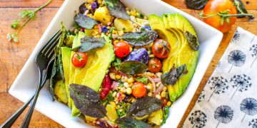 Gegrillter Mais -Kartoffel -Salat mit knusprigem Salat