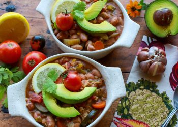 Veganer Sommer Gemüse Chili – Sharon Palmer, die pflanzliche Ernährungsberaterin, die angetrieben wird
