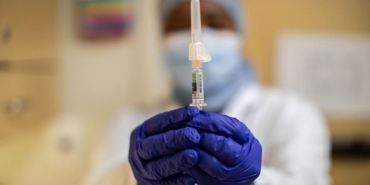 Da die CDC Grippeschüsse ohne Thimerosal wiegt, ist das, was Sie wissen müssen: Schüsse