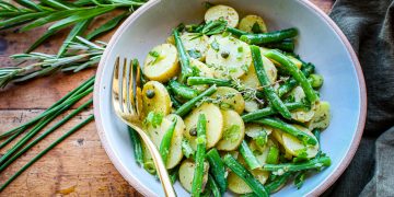 Kartoffelsalat für Kräutern.