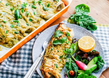 Einfache vegane schwarze Bohnenspinat Enchiladas