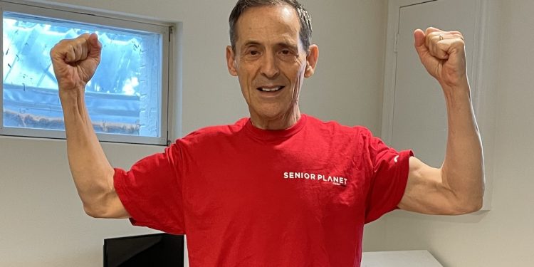 Steven, 72 – überall stark bleiben: die Kraft des Körpergewichts und der isometrischen Übungen