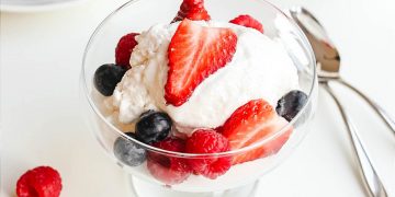 Kein Körnchen -Kokos Joghurt mit gefrorenem Kokosnuss