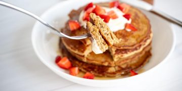 Die einfachste flauschige, proteinische Pfannkuchen (Blender-freundlich!)