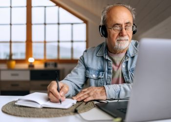 Röschen Sie Ihr Leben mit Senior Planet