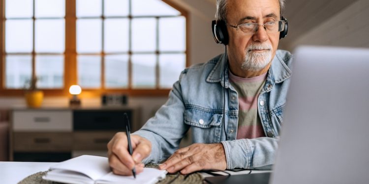 Röschen Sie Ihr Leben mit Senior Planet