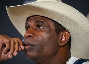 Wie Chirurgen eine neue Blase für Krebspatienten wie Deion Sanders bauen: Schüsse