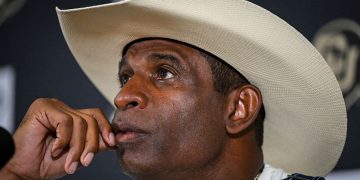 Wie Chirurgen eine neue Blase für Krebspatienten wie Deion Sanders bauen: Schüsse