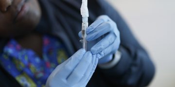 Covid-Impfstoffe sind jetzt nur für Hochrisiko-Personen zugelassen: Aufnahmen