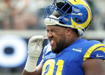 Die NFL macht es den Spielern schwieriger, riechende Salze zu bekommen. Hier ist der Grund: Aufnahmen