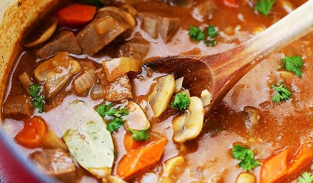 Schnelles Bier -Rindfleisch -Eintopfrezept (in 40 Minuten fertig!)