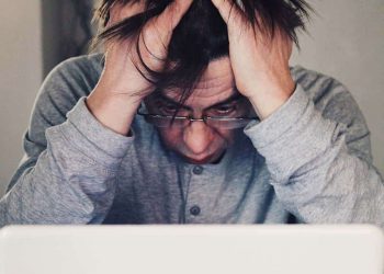 Wie kognitive Verhaltenstherapie (CBT -I) Ihnen helfen kann, den Relaxation zu erhalten, den Sie mit Lissa Coffey & Emma Ekum benötigen – besserer Schlafrat