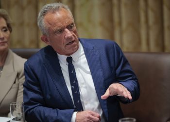 RFK Jr. setzte sich in Schulen an. Hier sind 3 Dinge zu wissen: Aufnahmen