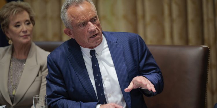 RFK Jr. setzte sich in Schulen an. Hier sind 3 Dinge zu wissen: Aufnahmen