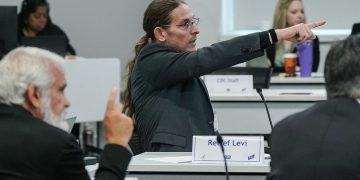 Die Impfberater von CDC fügen Covid -Impfstoffregeln in umstrittenen Treffen hinzu: Aufnahmen