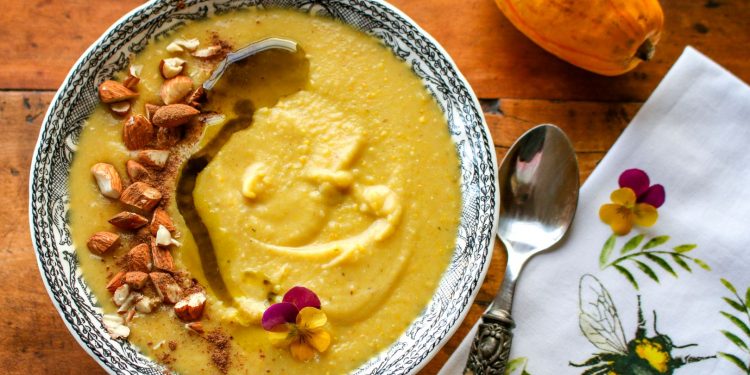 Delicata-Kürbissuppe mit 5 Gewürzen