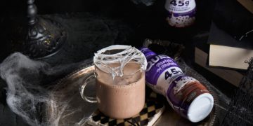 Quest Spider Net Chocolate Protein Milkshake (Halloween -Rezept)