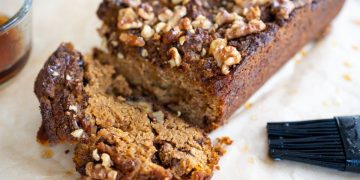 Ahornglasiertes Kürbisbrot (mit Mandelmehl)