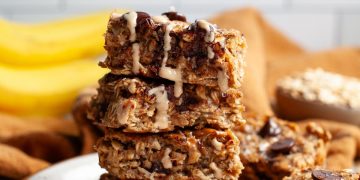 Erdnussbutter-Bananen-Haferriegel mit Schokoladenstückchen