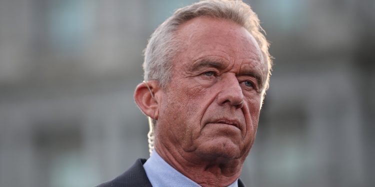 Eine neue Umfrage befasst sich mit RFK Jr., Tylenol und Impfstoffen und stellt ein wachsendes Misstrauen fest: Photographs