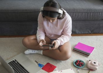 Die Nutzung sozialer Medien ist mit geringeren Lese- und Gedächtniswerten bei Jugendlichen verbunden: Aufnahmen