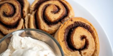Hausgemachtes Protein-Zimtschnecken-Rezept (mit griechischem Joghurt)