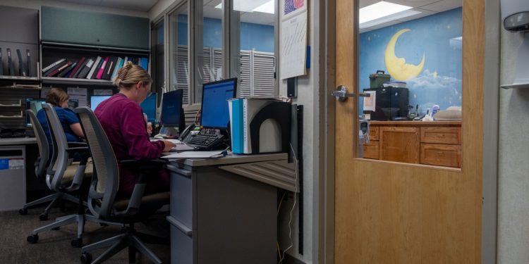 Iowa hat einen Mangel an Gynäkologen. Trägt das staatliche Abtreibungsverbot eine Mitschuld? : Schüsse