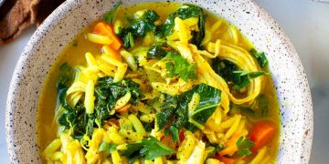 Immunstärkende Hühnersuppe mit Orzo