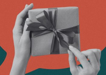 Die 2 Worte, die Sie sagen sollten, wenn Sie ein Geschenk bekommen, das Ihnen nicht gefällt