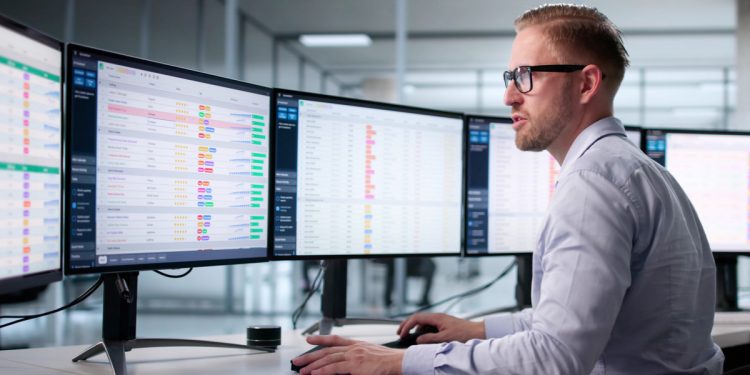 Die Hälfte der Händler verlagert Betrugsausgaben von Menschen auf Technologie