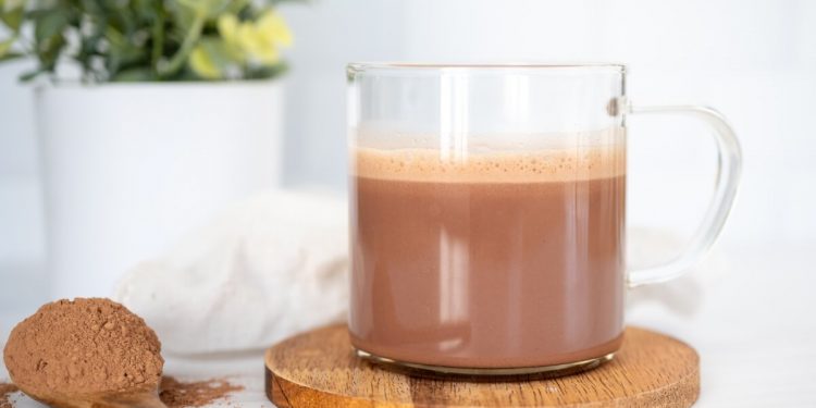 Hausgemachte gesunde heiße Schokolade