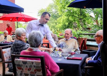 Wie das Leben in der Gemeinschaft Ihnen hilft, aktiv und unabhängig zu bleiben