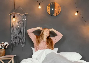 Tipps zu Beleuchtung, Farbe und Textur für ein beruhigendes Schlafzimmer