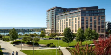 Bestes CCRC Lite: „The Springs on the Waterfront“ rückt die Natur in den Mittelpunkt seiner städtischen Umgebung