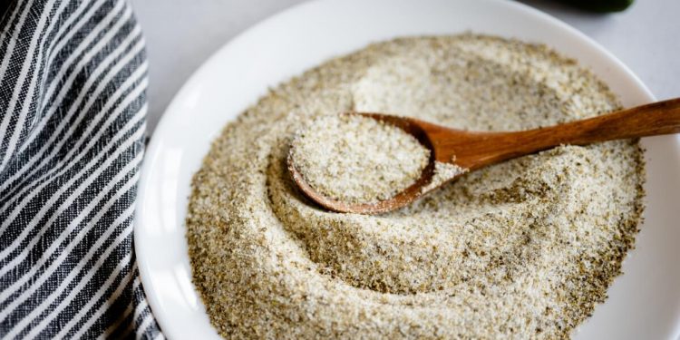 Hausgemachtes Jalapeño-Salz (einfaches mineralreiches, würziges Gewürz)