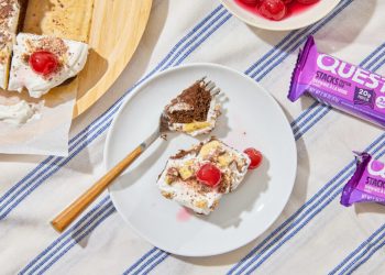 Quest Banana Break up Brownie a la Mode Dump Cake Rezept