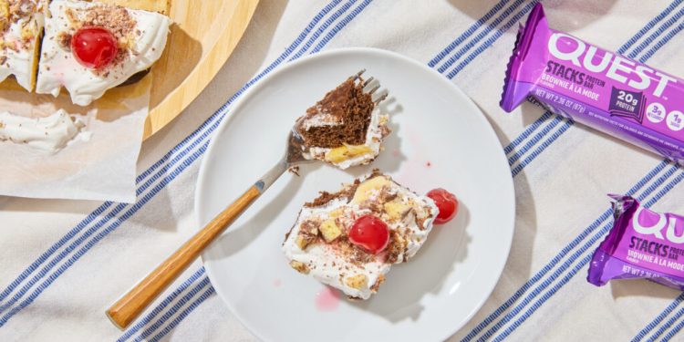 Quest Banana Break up Brownie a la Mode Dump Cake Rezept