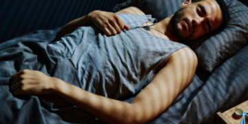 Warum kann ich mich nicht bewegen, wenn ich aufwache? Schlaflähmung erklärt