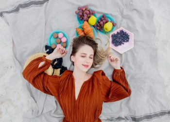 Wie sich Schlaf auf Gewichtsverlust und Ihre Hungerhormone auswirkt mit Sarah Pelc Graca und Brittney Lynn – Higher Sleep Council