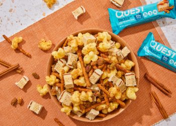 Quest STACKS Snack-Combine-Rezept mit Zimt und braunem Zucker