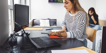 Überdenken von Burnout und sich verändernder Arbeitskultur mit Caroline Dowd-Higgins und Mary Helen Rogers – Higher Sleep Council