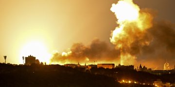 Selenskyj sagt, US-Hilfe sei „notwendig“, nachdem Kiew von tödlichen russischen Angriffen getroffen wurde