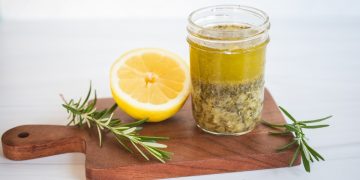 Kräuter-Zitronen-Hähnchenmarinade